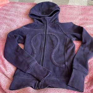 Extra small fit sweater, navy blue/dark purple colour, with zipper and pcokets.